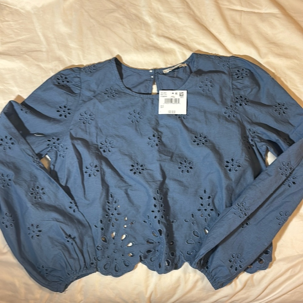 American Eagle eyelet blouse